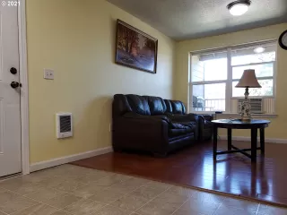 Photo #4: 21649896 Listing