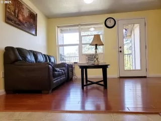 Photo #5: 21649896 Listing