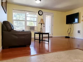 Photo #6: 21649896 Listing