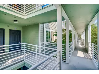 Photo #2: 21650359 Listing