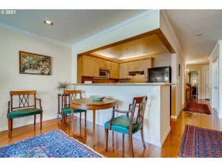 Photo #5: 21650359 Listing