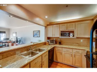 Photo #6: 21650359 Listing