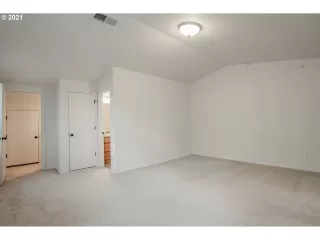 Photo #5: 21651264 Listing