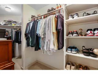 Photo #5: 21651292 Listing