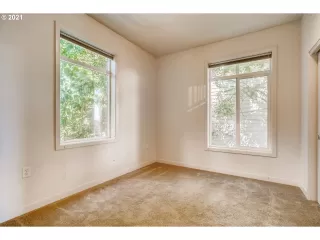 Photo #5: 21652775 Listing
