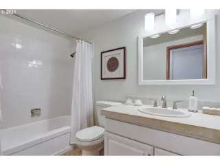 Photo #4: 21652818 Listing