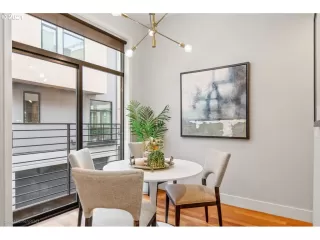 Photo #6: 21653265 Listing