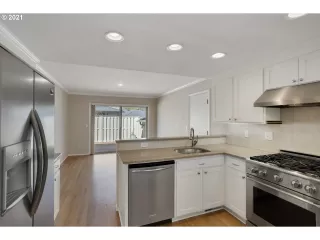 Photo #5: 21653712 Listing