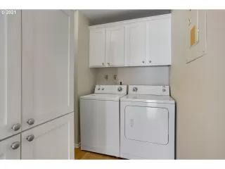 Photo #6: 21653712 Listing