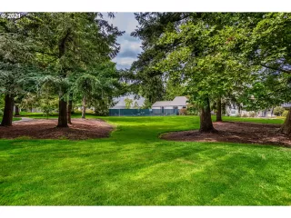 Photo #4: 21653769 Listing