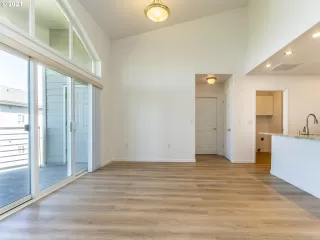 Photo #5: 21653805 Listing