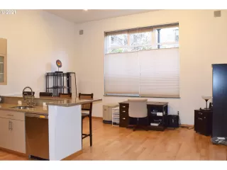 Photo #4: 21655607 Listing