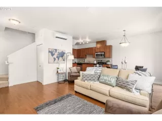 Photo #4: 21655807 Listing