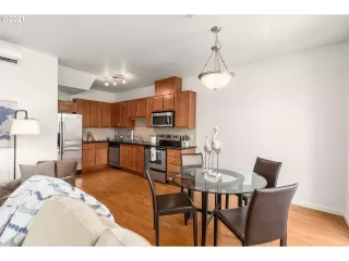 Photo #5: 21655807 Listing