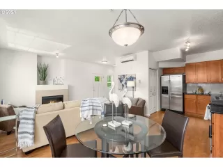 Photo #6: 21655807 Listing