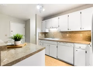 Photo #3: 21656405 Listing