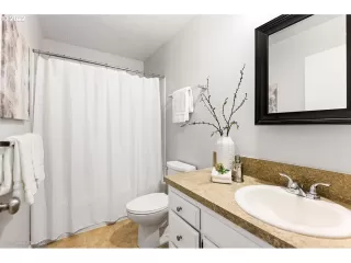 Photo #6: 21656405 Listing