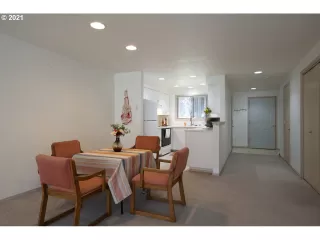 Photo #2: 21657614 Listing