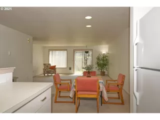 Photo #6: 21657614 Listing