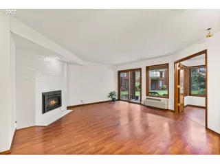 Photo #6: 21657648 Listing 