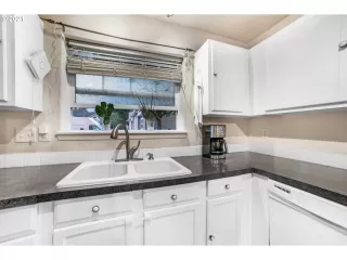 Photo #4: 21658063 Listing