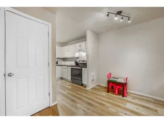 Photo #5: 21658063 Listing