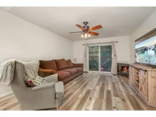 Photo #6: 21658063 Listing