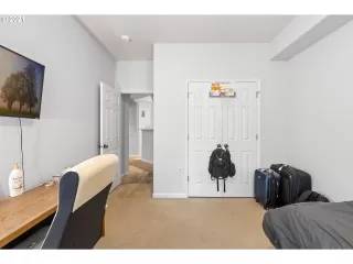 Photo #5: 21659677 Listing