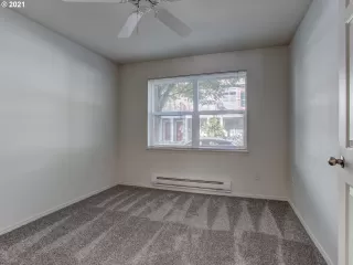 Photo #4: 21660362 Listing