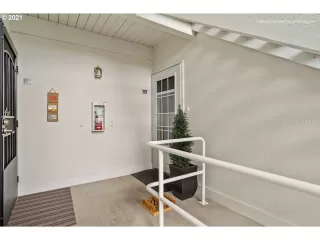 Photo #2: 21660984 Listing