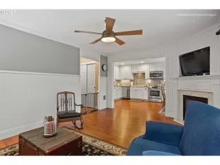 Photo #5: 21660984 Listing