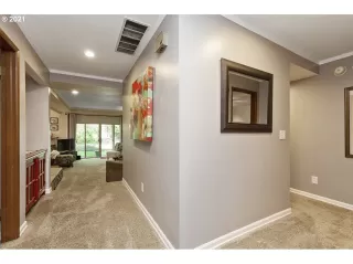 Photo #4: 21661144 Listing