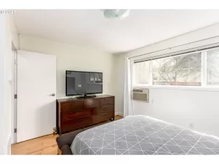 Photo #6: 21661158 Listing