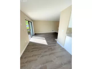 Photo #6: 21661277 Listing