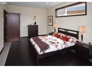 Photo #5: 21662943 Listing