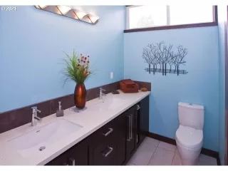 Photo #6: 21662943 Listing