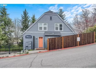 Photo #4: 21663599 Listing