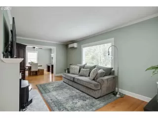 Photo #5: 21663599 Listing