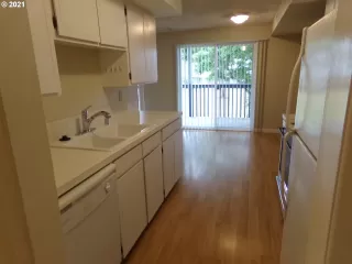 Photo #4: 21664698 Listing