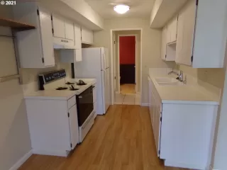 Photo #5: 21664698 Listing