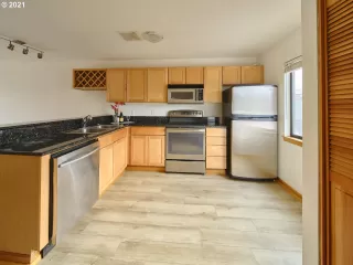 Photo #2: 21665510 Listing