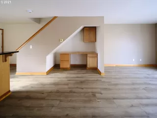 Photo #5: 21665510 Listing