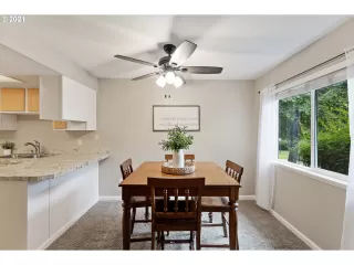 Photo #5: 21665523 Listing