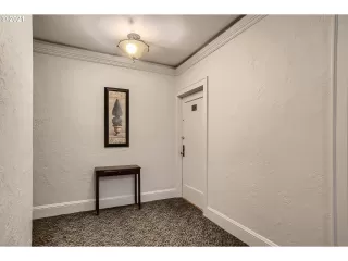 Photo #4: 21666285 Listing