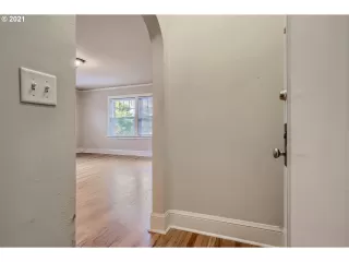 Photo #5: 21666285 Listing