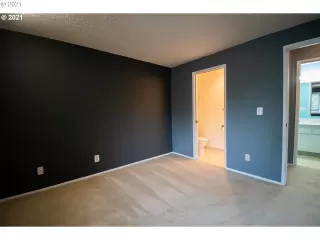 Photo #5: 21666612 Listing
