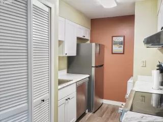 Photo #2: 21666909 Listing