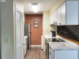 Photo #4: 21666909 Listing