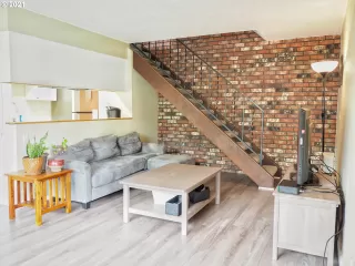 Photo #5: 21666909 Listing