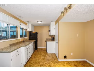 Photo #4: 21667185 Listing